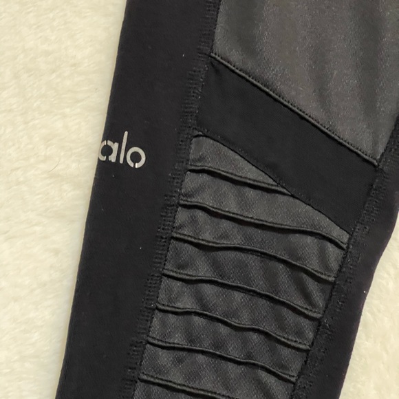 ALO Yoga Moto leggings - Picture 3 of 5